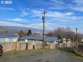 3214 W 10th St, The Dalles, OR 97058 - view of yard with fence