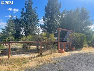 3214 W 10th St, The Dalles, OR 97058 - view of gate