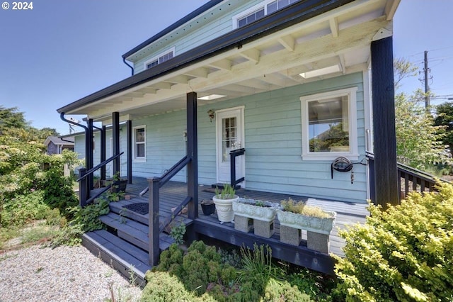 view of front of property featuring a porch