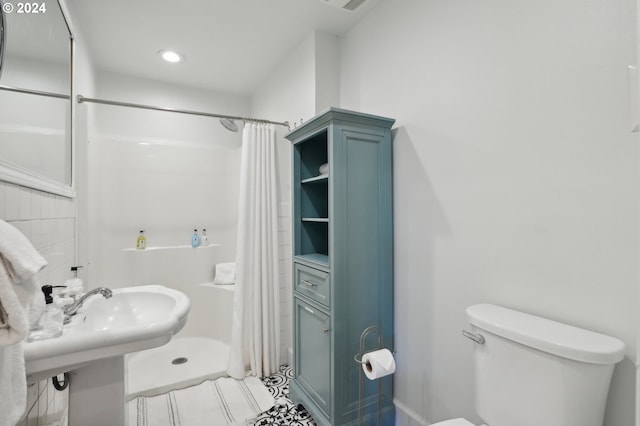 bathroom with toilet and a shower with curtain