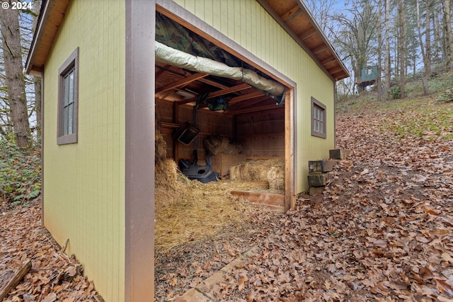 view of side of home featuring an outdoor structure