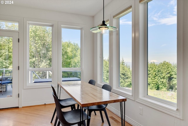 sunroom featuring a healthy amount of sunlight