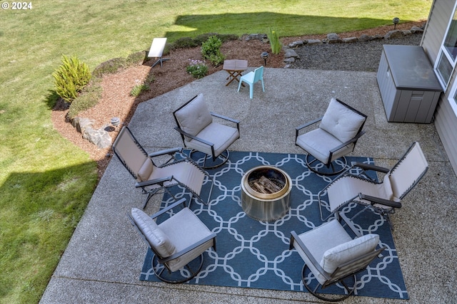 view of patio featuring an outdoor fire pit