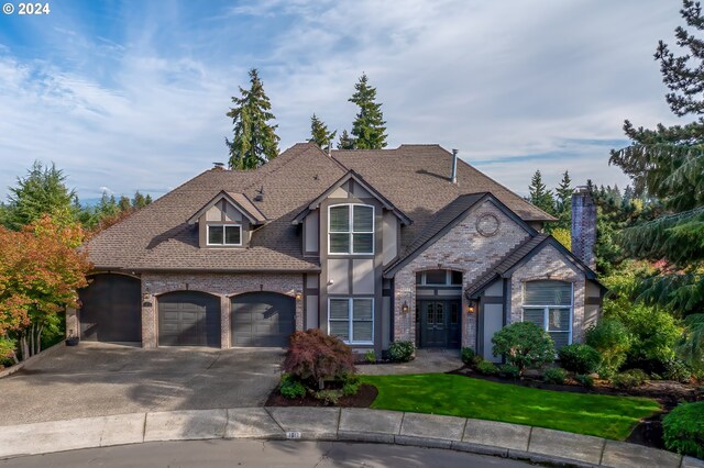 view of front facade with a garage and a front yard