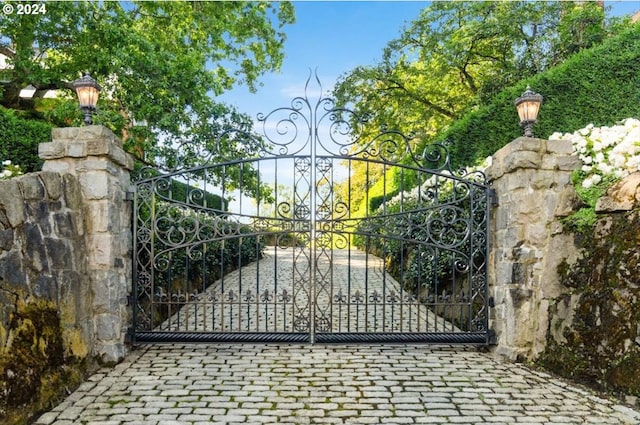 1816 SW Hawthorne Ter, Portland, OR 97201 - view of gate