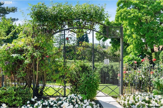1816 SW Hawthorne Ter, Portland, OR 97201 - view of gate
