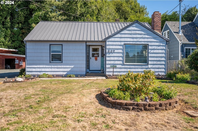 view of front of house with a front yard