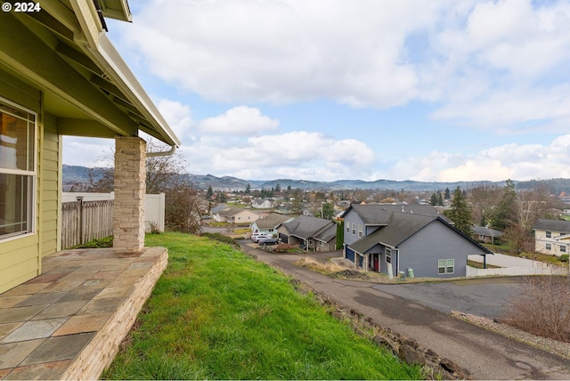 view of yard with a mountain view