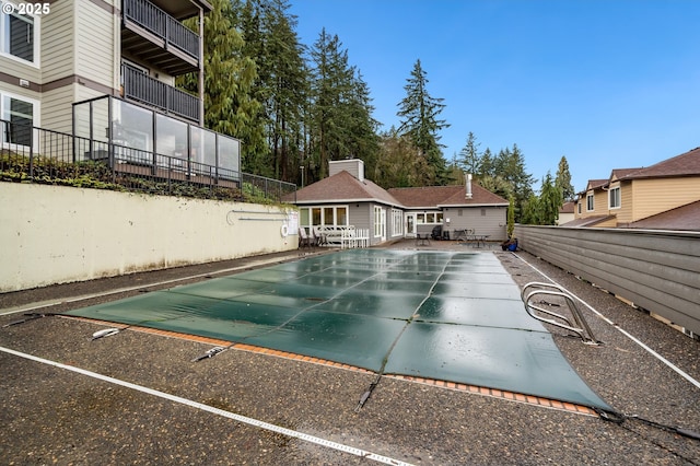 view of swimming pool