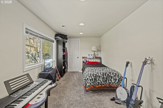 bedroom featuring carpet floors