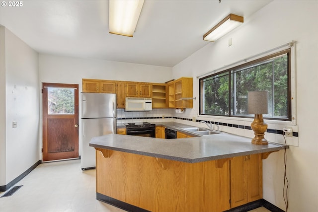 kitchen with visible vents, black appliances, a sink, open shelves, and a peninsula