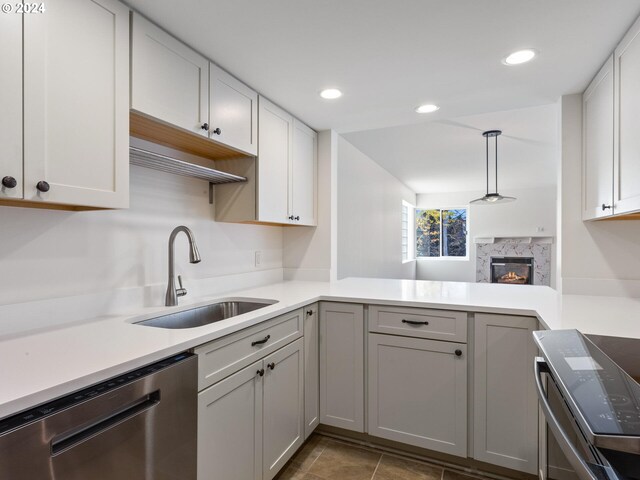 kitchen featuring stainless steel appliances, white cabinets, and kitchen peninsula