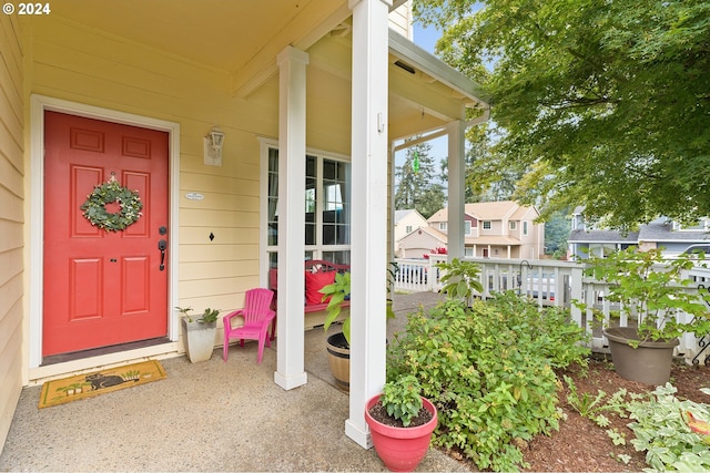 entrance to property featuring covered porch