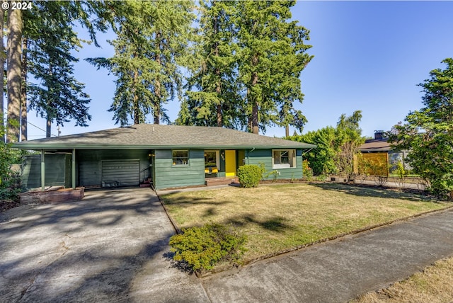 single story home featuring a front lawn