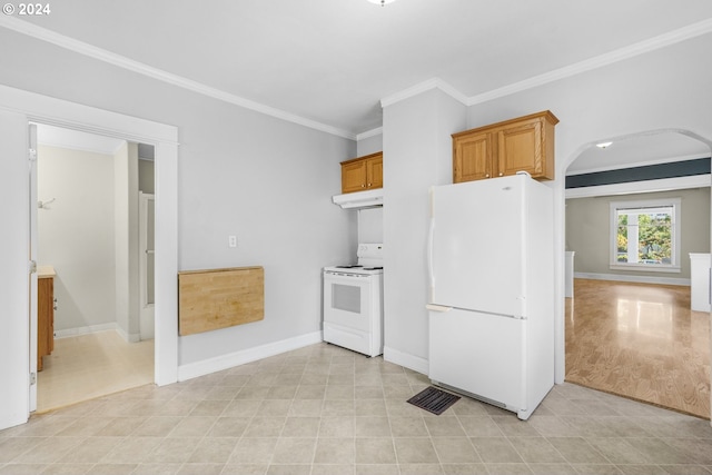 kitchen with crown molding, light hardwood / wood-style floors, and white appliances