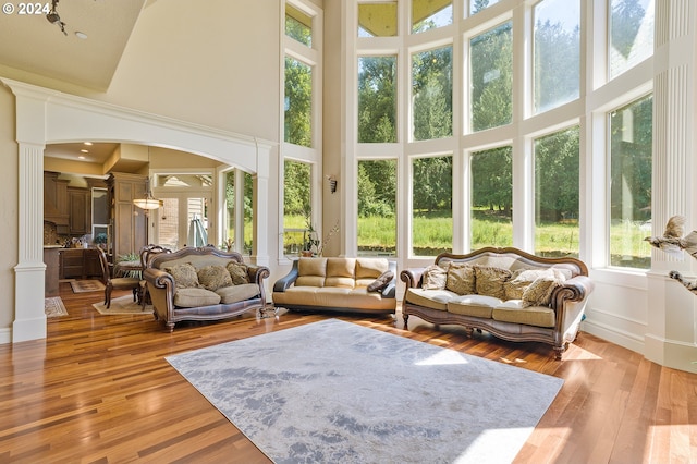 sunroom with decorative columns