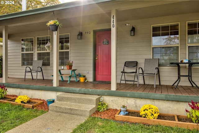 doorway to property with covered porch