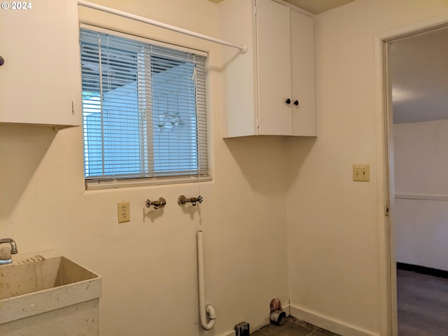 laundry room with sink and cabinets