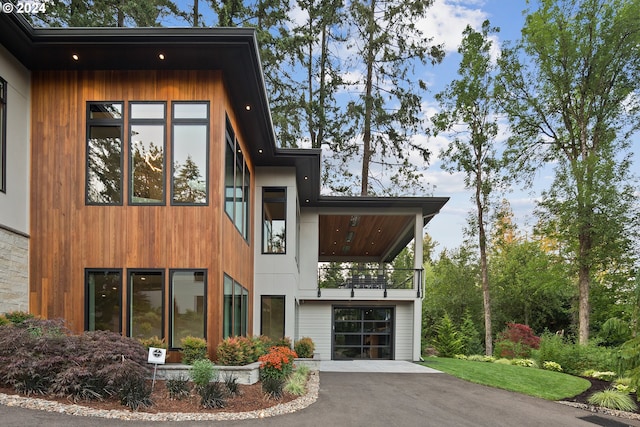 13581 Goodall Rd, Lake Oswego, OR 97034 - view of property exterior featuring a balcony and driveway