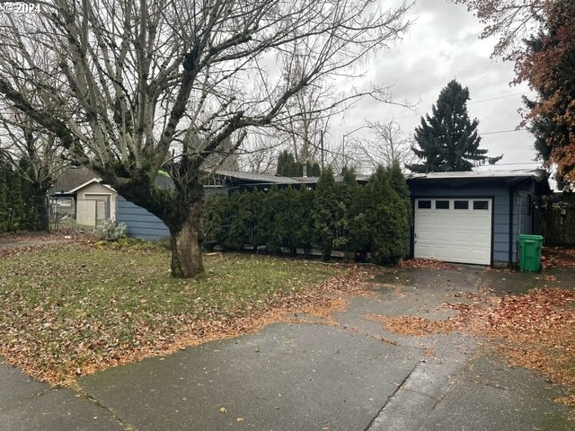 13815 NE Knott St, Portland, OR 97230 - view of yard with a garage and an outbuilding
