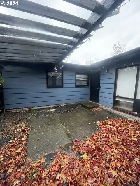 13815 NE Knott St, Portland, OR 97230 - view of exterior entry