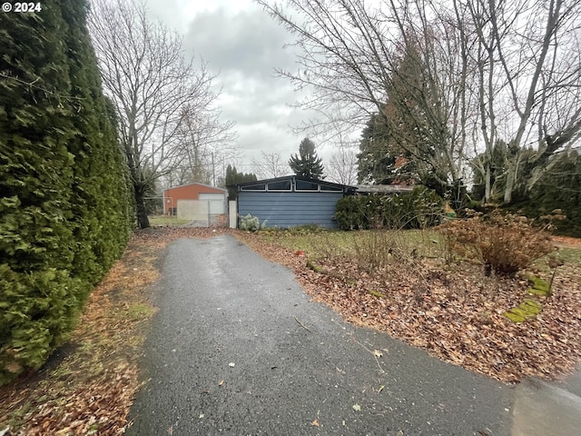 13815 NE Knott St, Portland, OR 97230 - view of asphalt driveway