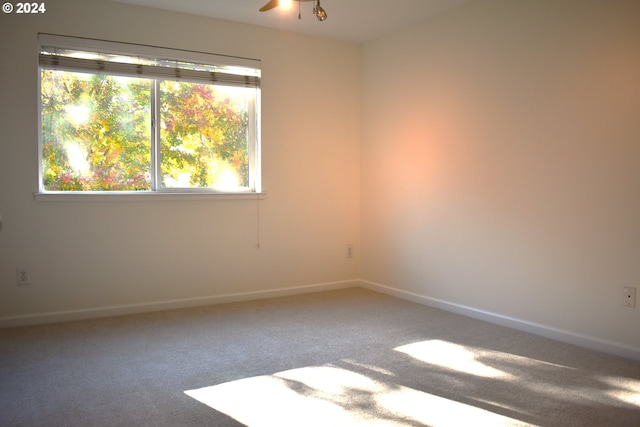 carpeted empty room featuring ceiling fan