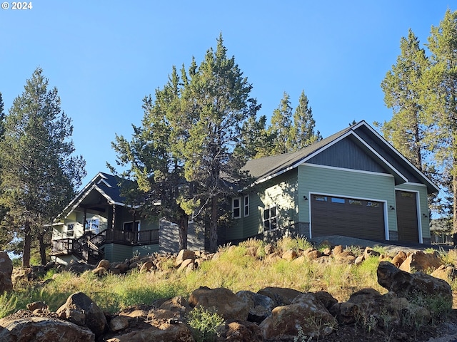 view of front of house featuring a garage