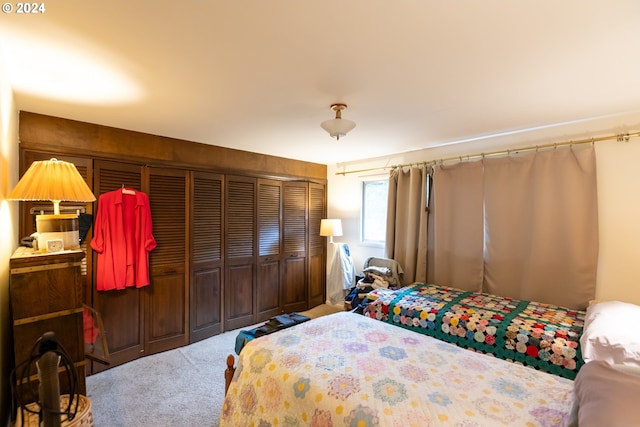 bedroom featuring carpet flooring and a closet