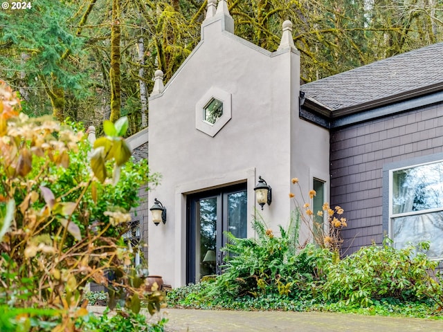71465 Northshore Dr, Birkenfeld, OR 97016 - property entrance featuring roof with shingles and stucco siding