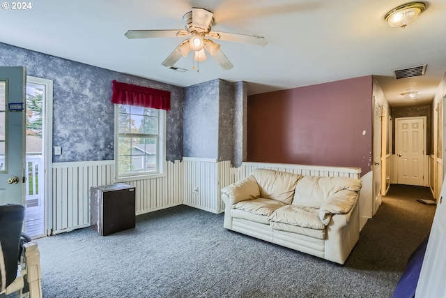 carpeted living room featuring ceiling fan