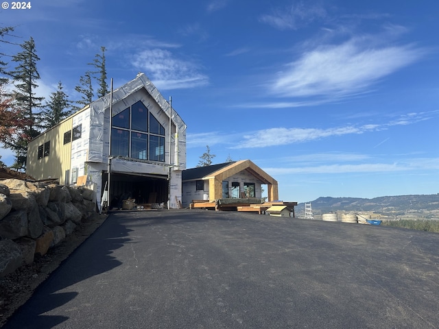 contemporary home with a mountain view