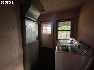 laundry room featuring independent washer and dryer