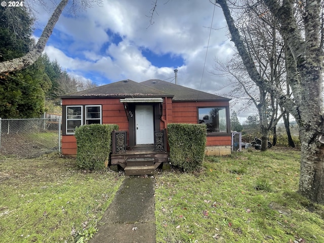 bungalow-style house with a front yard