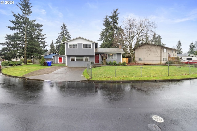 split level home with a front lawn