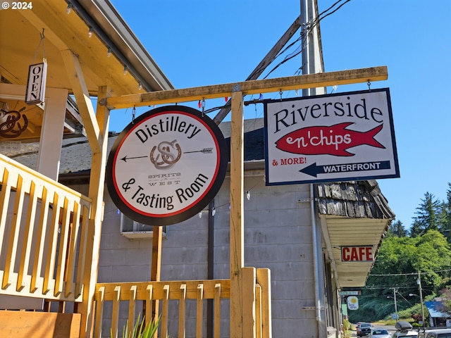 view of community / neighborhood sign