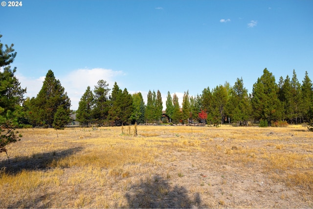 Listing photo 3 for 56835 Nest Pine Dr, Bend OR 97707