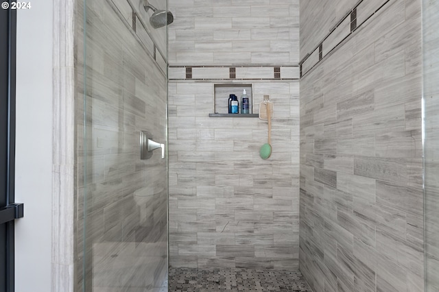 bathroom with a tile shower