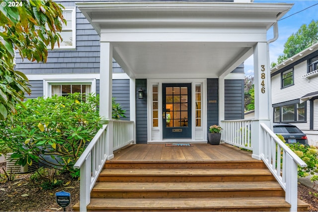 property entrance featuring a porch