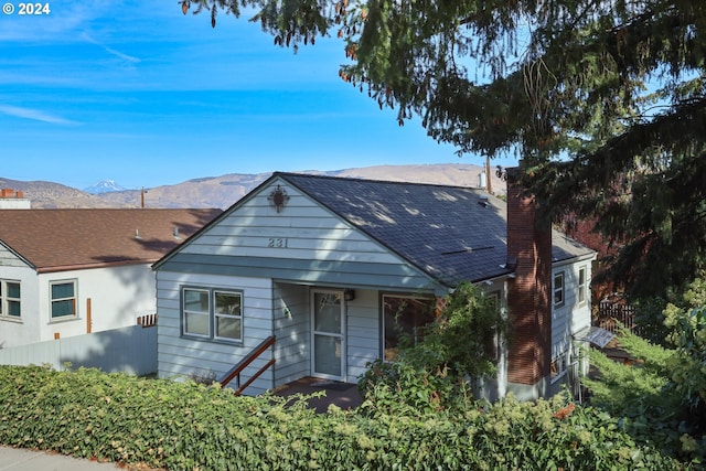 bungalow-style home with a mountain view