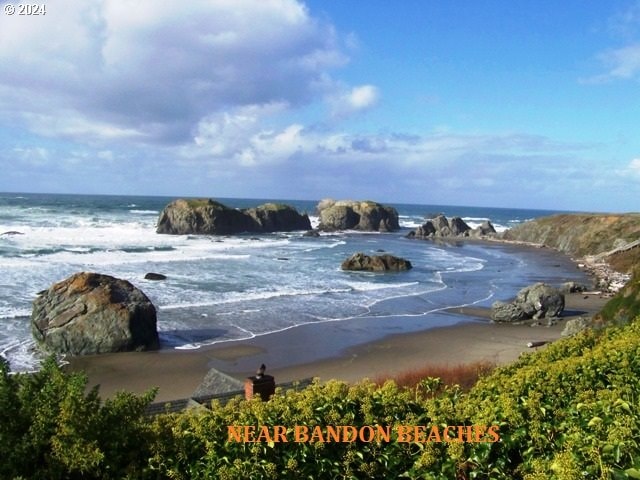 848 Seacrest Dr, Bandon, OR 97411