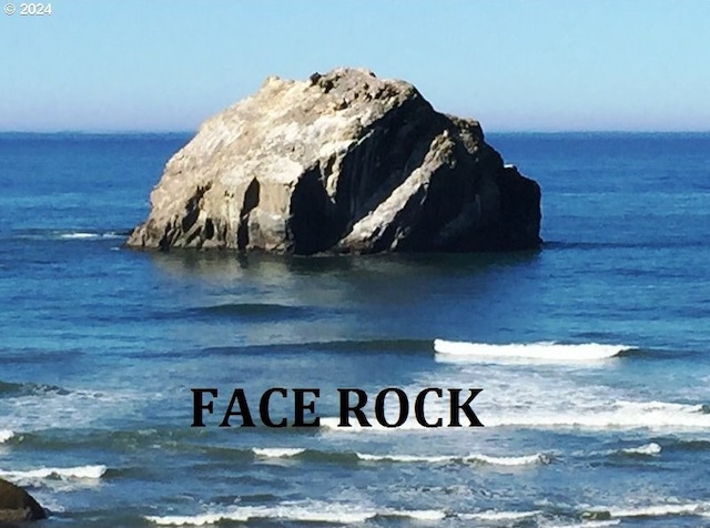 848 Seacrest Dr, Bandon, OR 97411