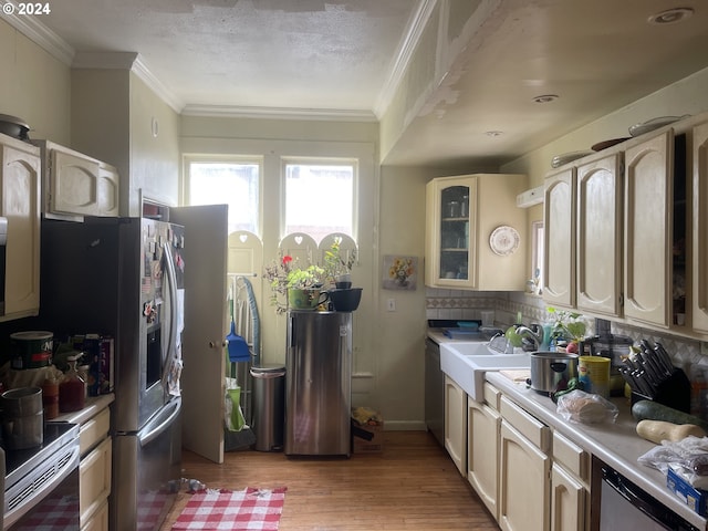 kitchen featuring light hardwood / wood-style floors, sink, electric stove, and ornamental molding