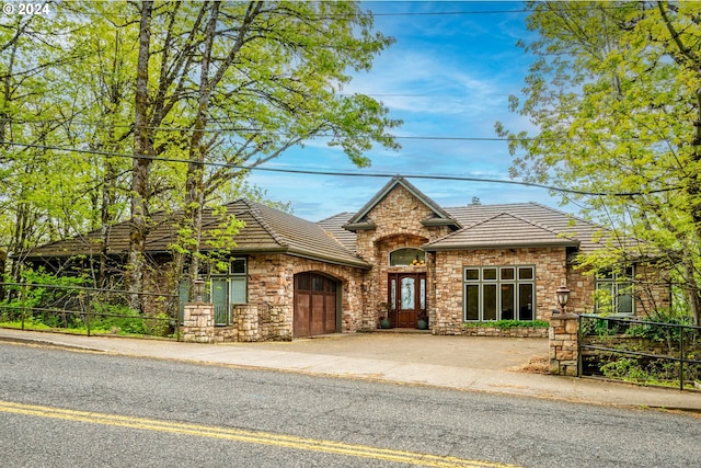 view of front facade featuring a garage