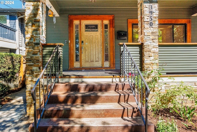 entrance to property featuring covered porch