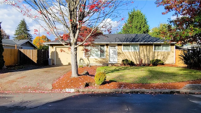 view of front of property featuring a front lawn and a garage