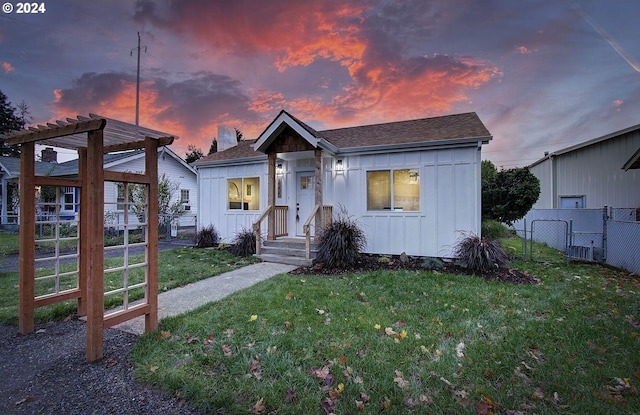 view of front of property with a lawn