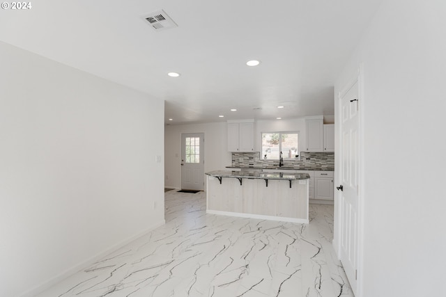 2840 Canyonville Riddle Rd, Riddle, OR 97469 - kitchen with recessed lighting, visible vents, marble finish floor, and a breakfast bar area