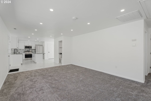 2840 Canyonville Riddle Rd, Riddle, OR 97469 - unfurnished living room featuring visible vents, baseboards, recessed lighting, and light carpet