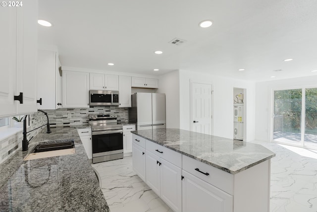 2840 Canyonville Riddle Rd, Riddle, OR 97469 - kitchen with electric water heater, visible vents, stainless steel appliances, marble finish floor, and a sink